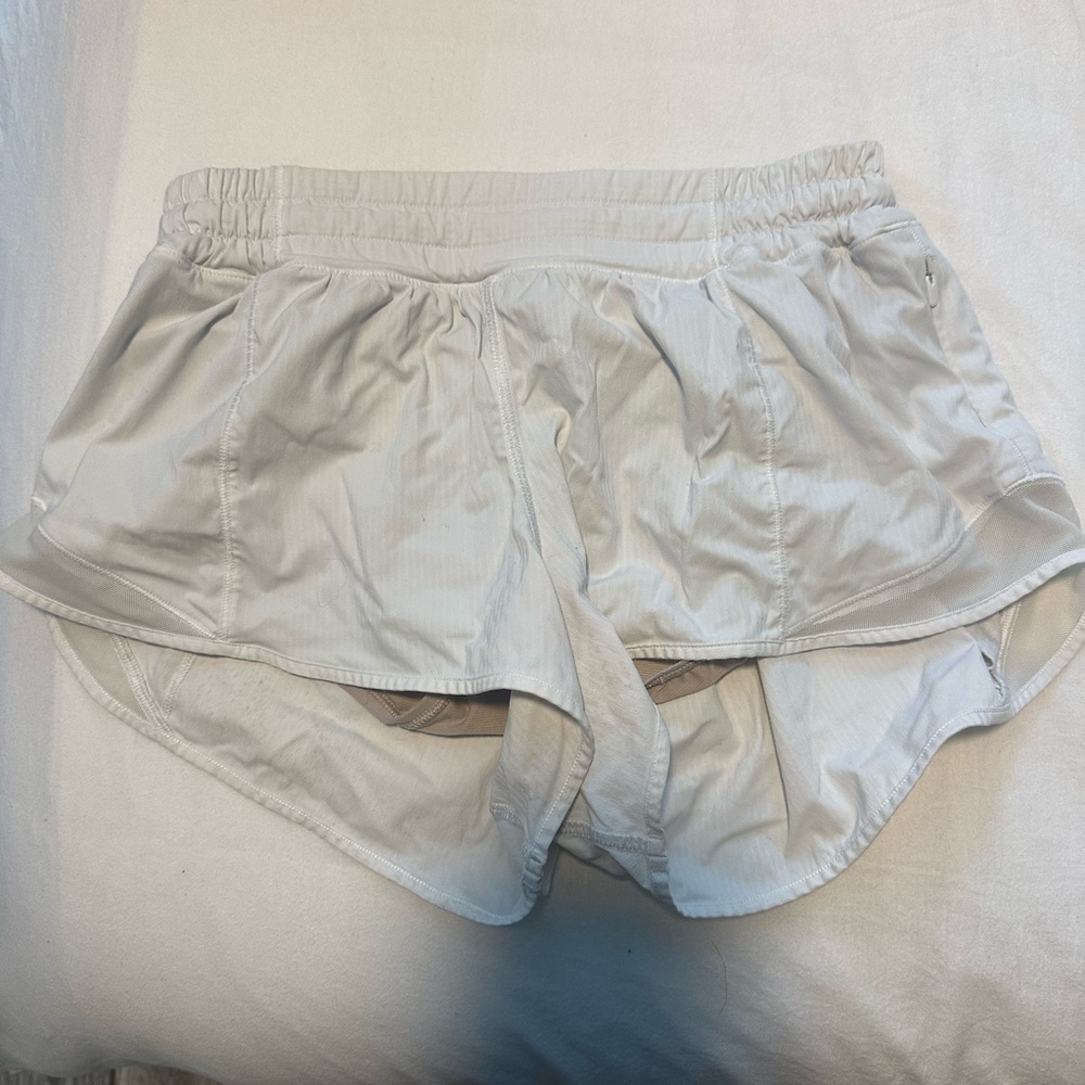 Lululemon  White Hotty Hot Shorts 2.5”